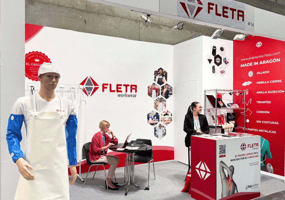 STAND DE PLASTICOS FLETA WORKWEAR